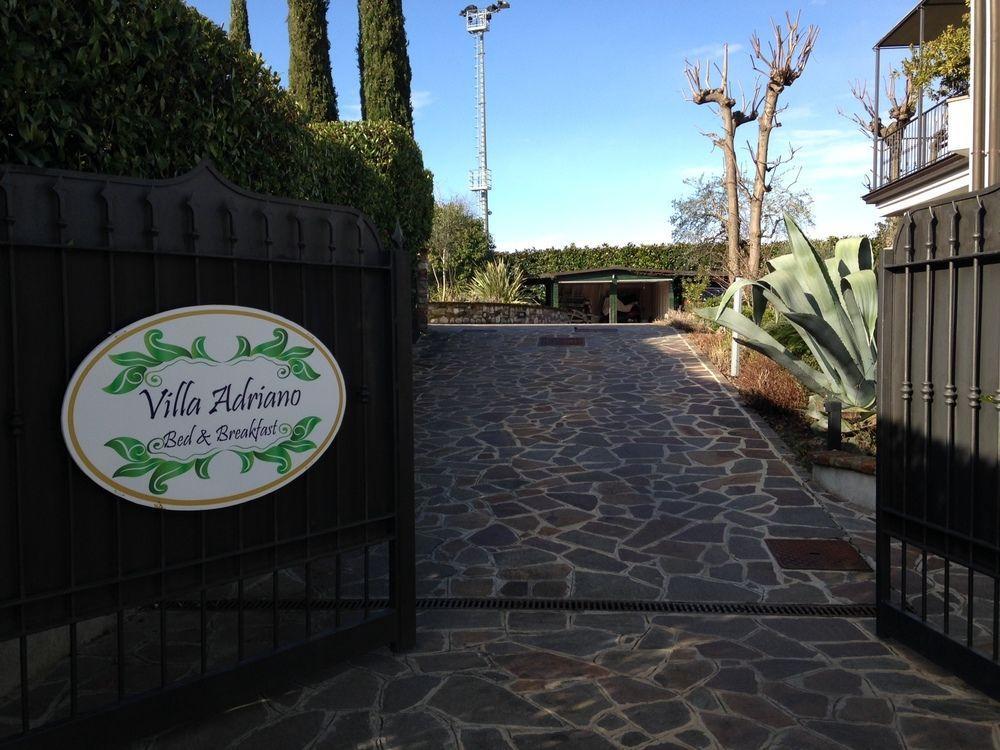B&B Villa Adriano Desenzano del Garda Bagian luar foto