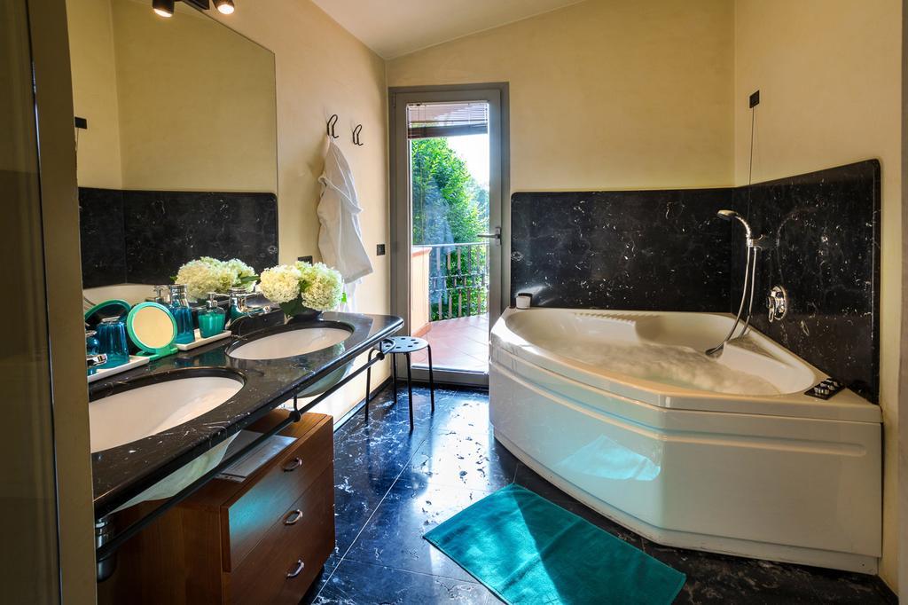 B&B Villa Adriano Desenzano del Garda Bagian luar foto