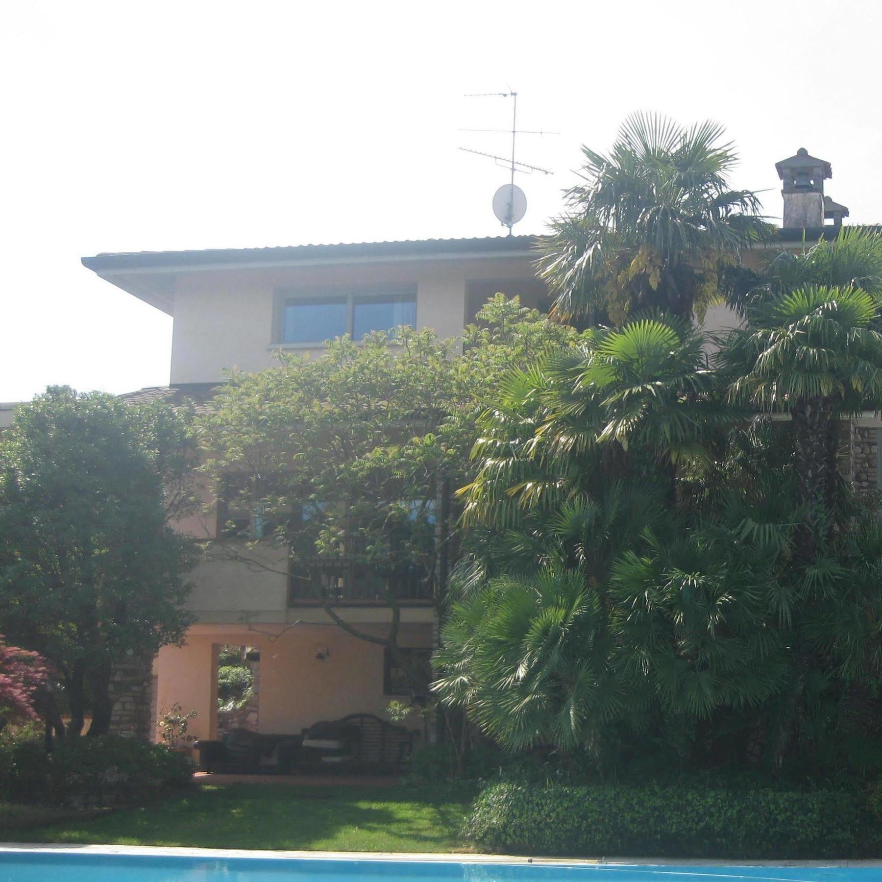 B&B Villa Adriano Desenzano del Garda Bagian luar foto
