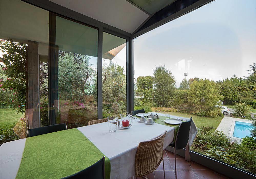 B&B Villa Adriano Desenzano del Garda Bagian luar foto