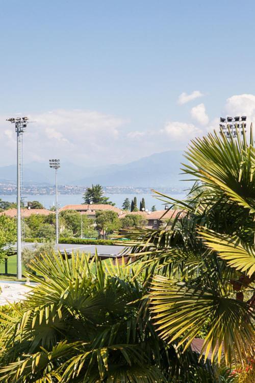 B&B Villa Adriano Desenzano del Garda Bagian luar foto